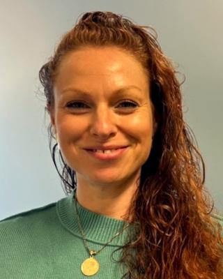 portrait photo of Heather Vassalo